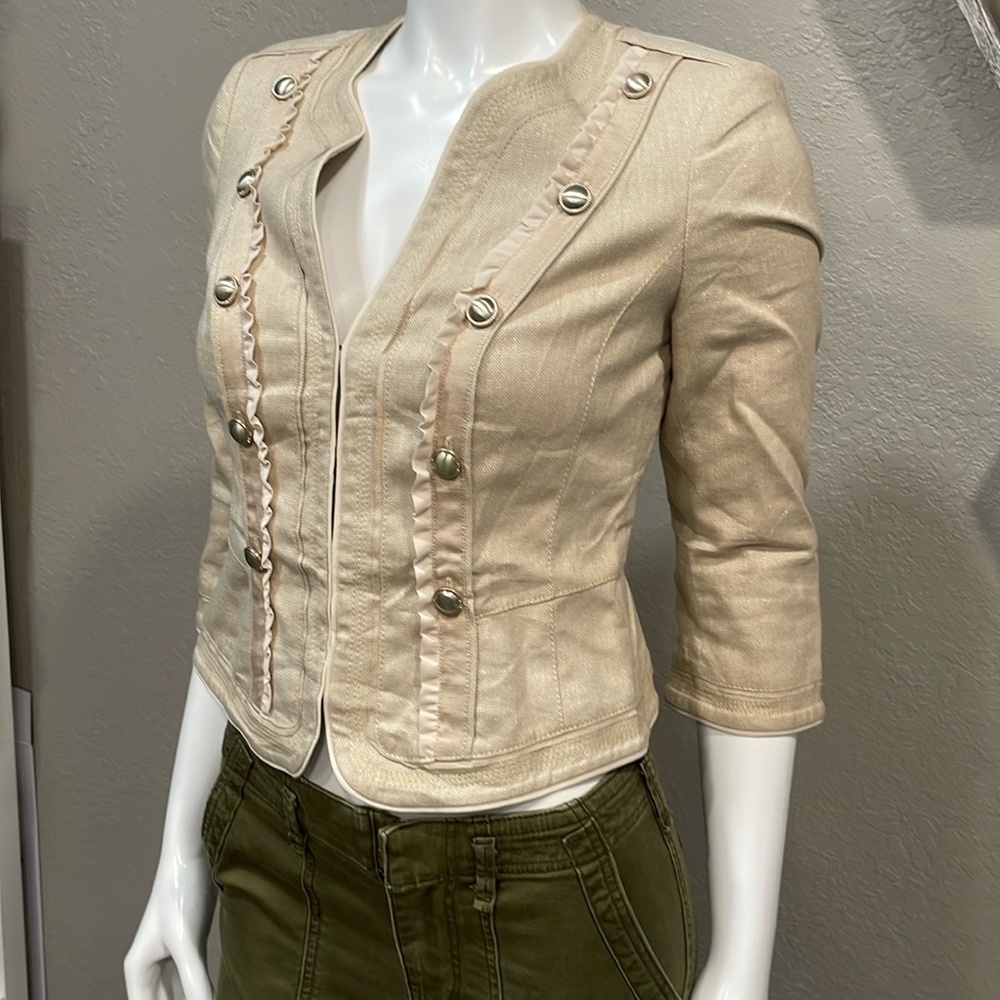 White-Black  Blazer Size 0 Cream Color. Excellent Pre-loved Condition